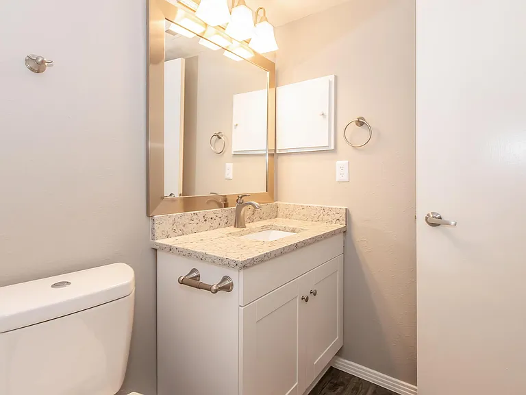 Camelot Apartments — Photo 62