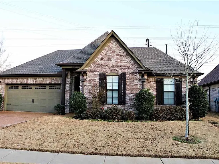 2704 Plum Creek Dr — Photo 1