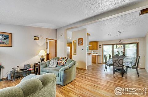 4th image of 2700 W C St