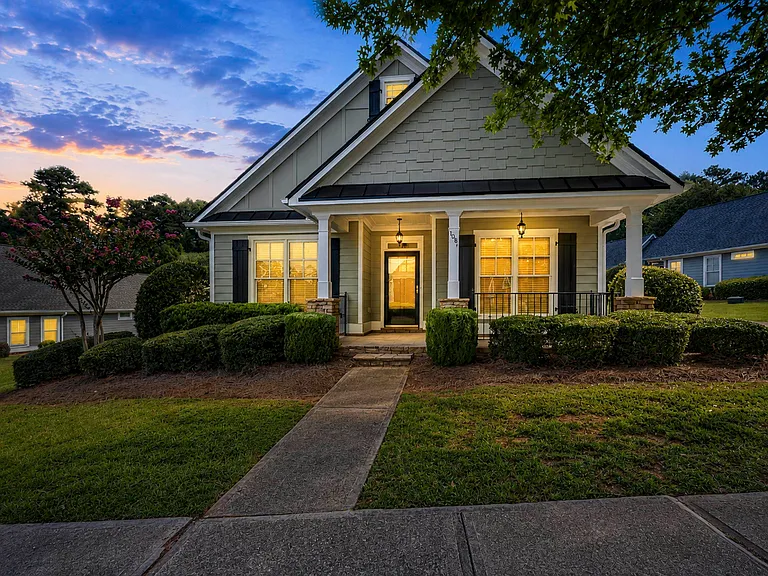 1081 Carriage Ridge Dr — Photo 4