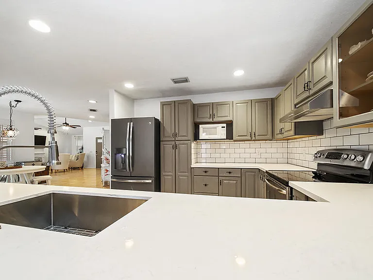 3051 SW Earl Ave — Photo 6