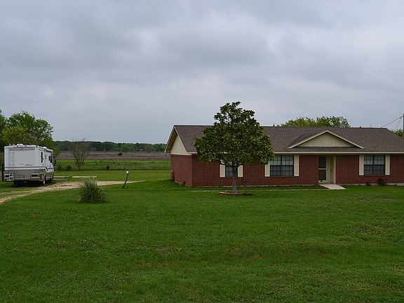 3rd image of 475 Quail Hollow Ln