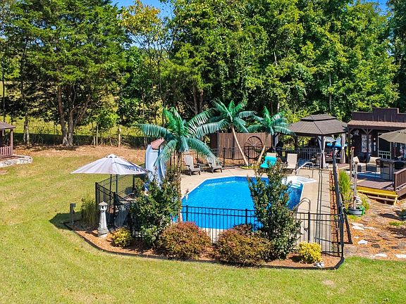 4th image of 722 River Bend Dr
