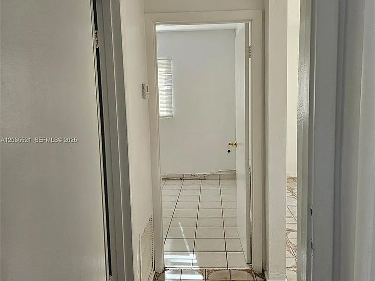 709 NE 4th Ct #6 — Photo 18