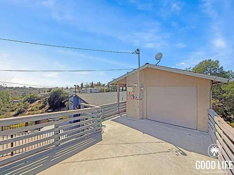 4 bed, 2.5 bath, 1394 sqft, $4,000 — Photo 1