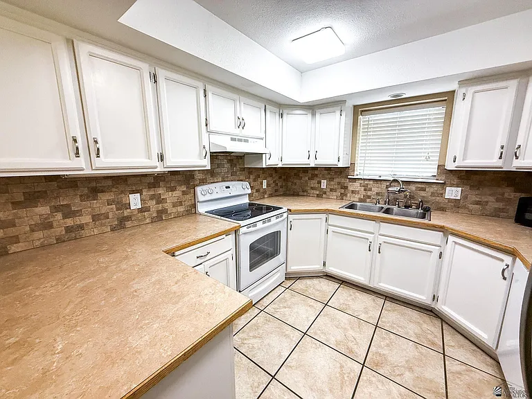 1465 E Laguna Pl #4 — Photo 10