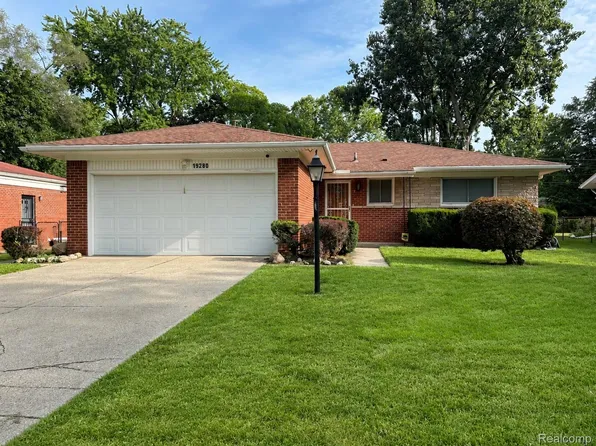 19280 Magnolia Pkwy, Southfield, MI 48075