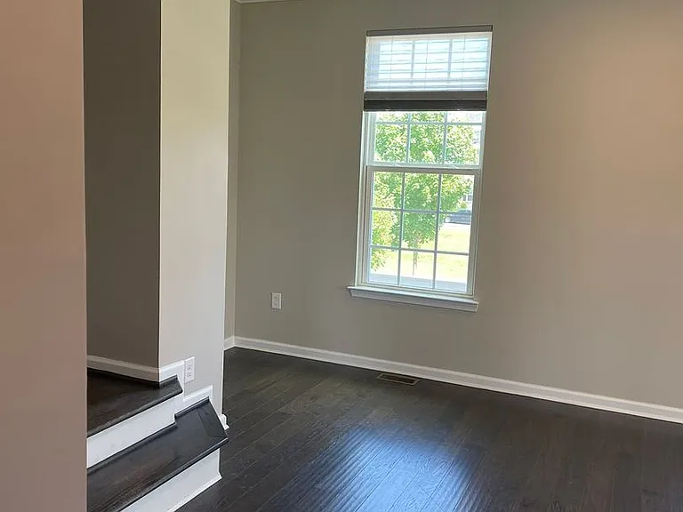 331 S Parkway Dr — Photo 29