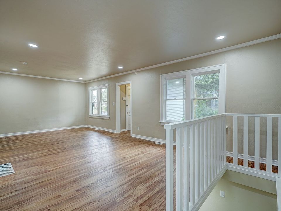 1st image of 1134 N Brauer Ave
