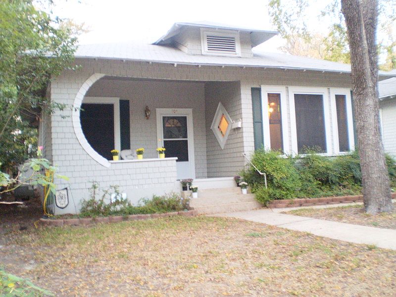 1st image of 704 N Pearl St