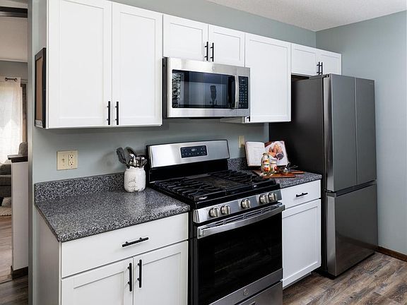 3rd image of 16288 Florida Way W