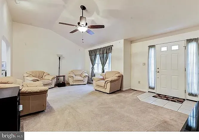 3 bed, 1464 sqft, $3,200 — Photo 2