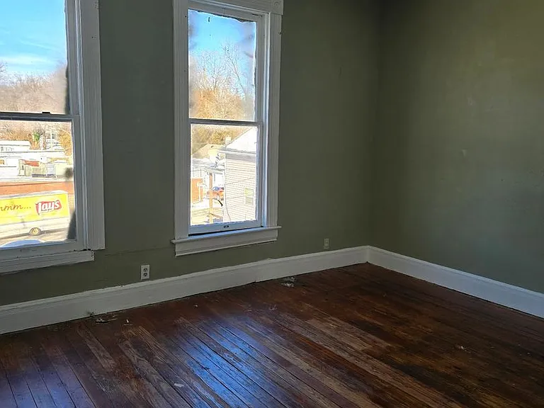 821 Alby St — Photo 7