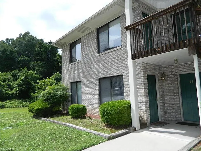 819 Belmont Dr #1A