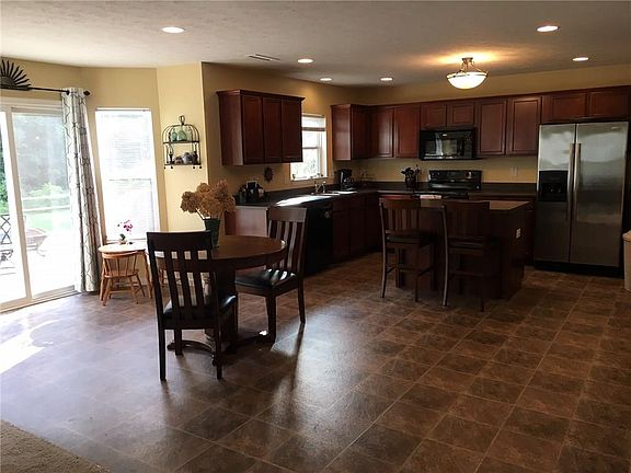 4th image of 546 Heartland Ln