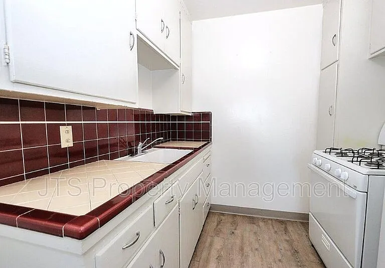 4439 V St #6 — Photo 29