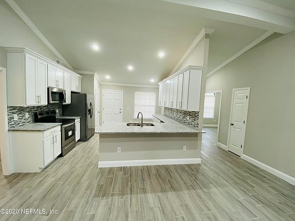 3rd image of 3955 Hunters Lake Cir E