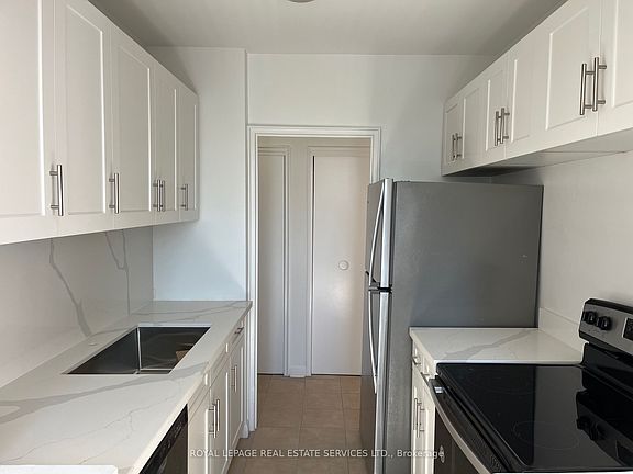 5th image of 219 Wilson Ave #403