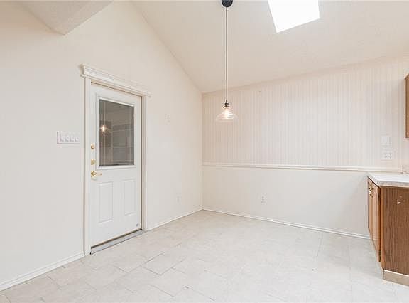 5th image of 4144 Amy Dr