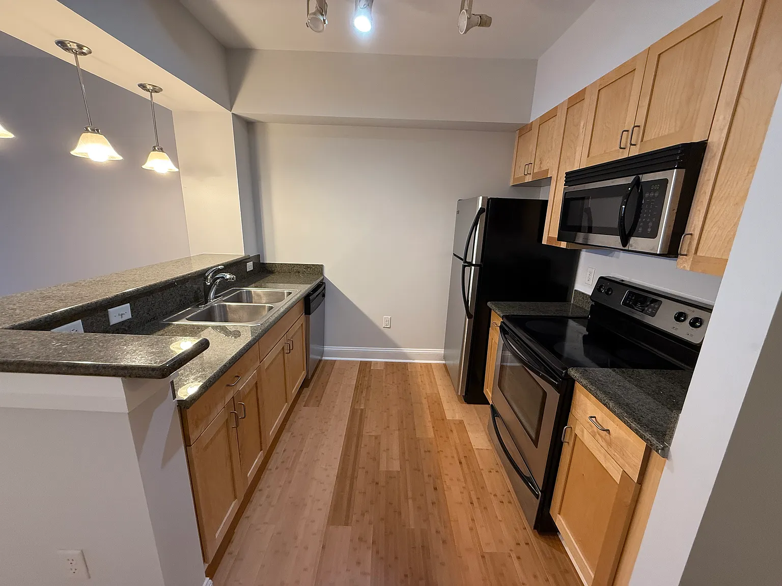 2 bed, 1088 sqft, $1,800 — Photo 3