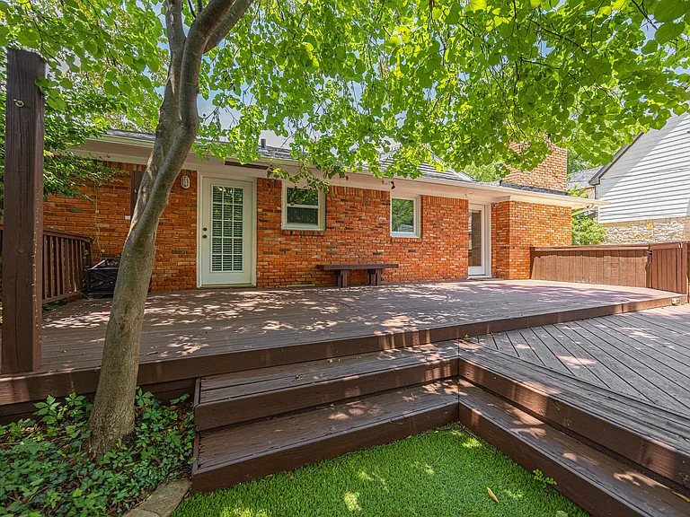 2426 Loving Ave — Photo 11