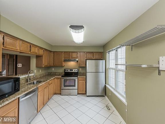 4th image of 200 Pinecove Ave