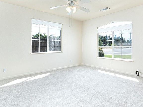 3rd image of 1423 Countryside Dr