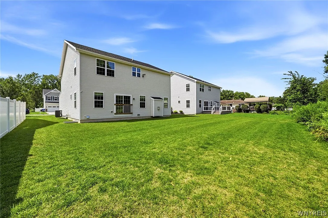 4 bed, 3.5 bath, 2423 sqft, $5,200 — Photo 3