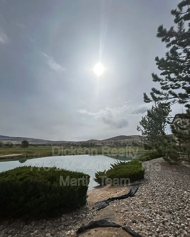 3 bed, 2.0 bath, 1330 sqft, $1,895 — Photo 3