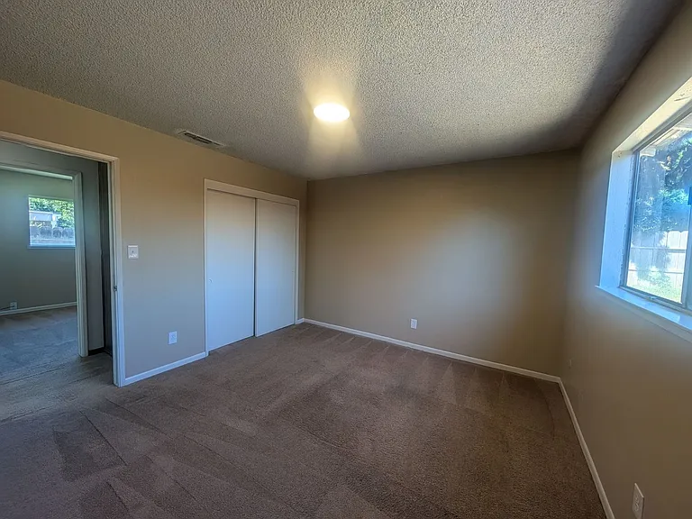 2661 Dow St — Photo 9