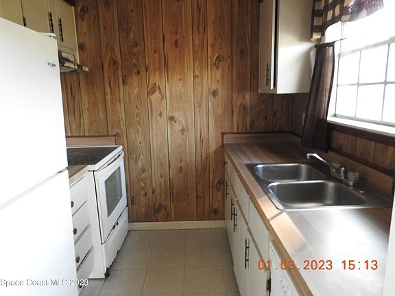 3rd image of 484 Bridgeport Ave NW