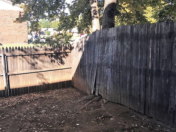 4th image of 1046 Southmoor Dr