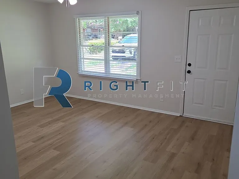 4768 Wellborn Dr — Photo 4