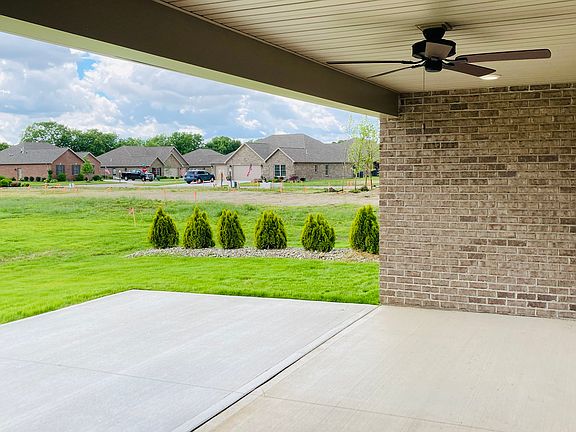 5th image of 608 Camelot Ct