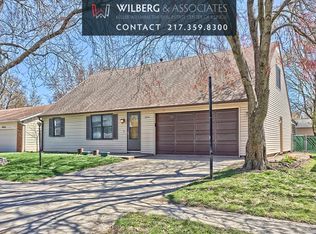 904 Hollycrest Dr, Champaign, IL 61821