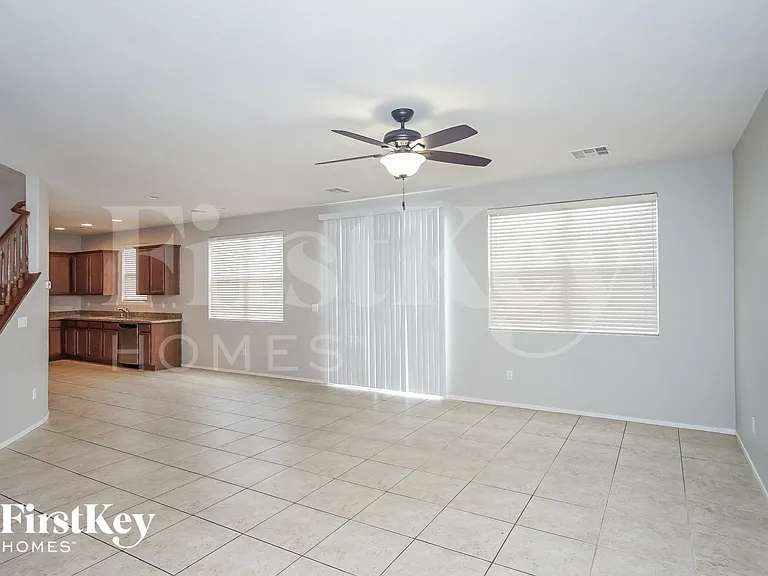 168 Rolling Cove Ave — Photo 2