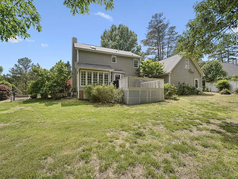223 Wintergreen Dr — Photo 32