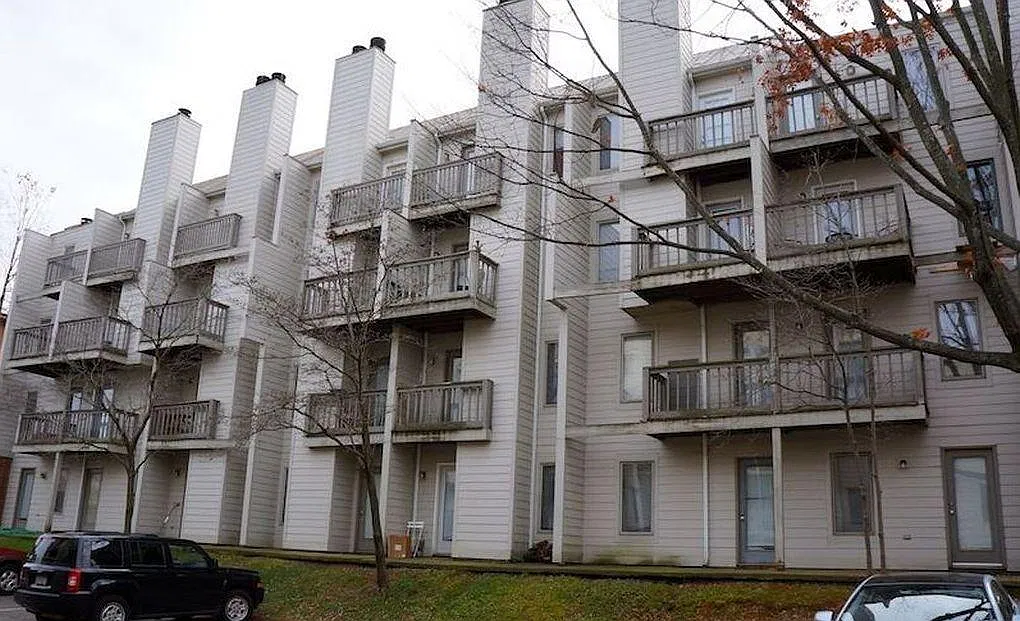 2 bed, 893 sqft, $1,890 — Photo 1
