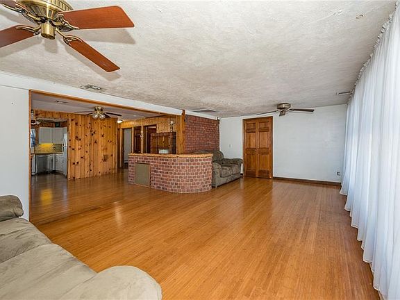 5th image of 708 Laurel Blvd