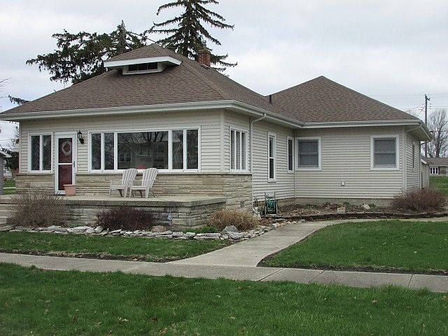 1st image of 404 E Earl St
