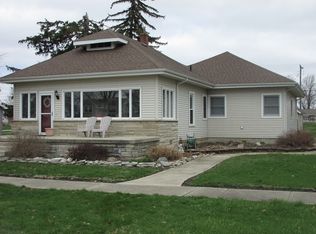 404 E Earl St, Chalmers, IN 47929