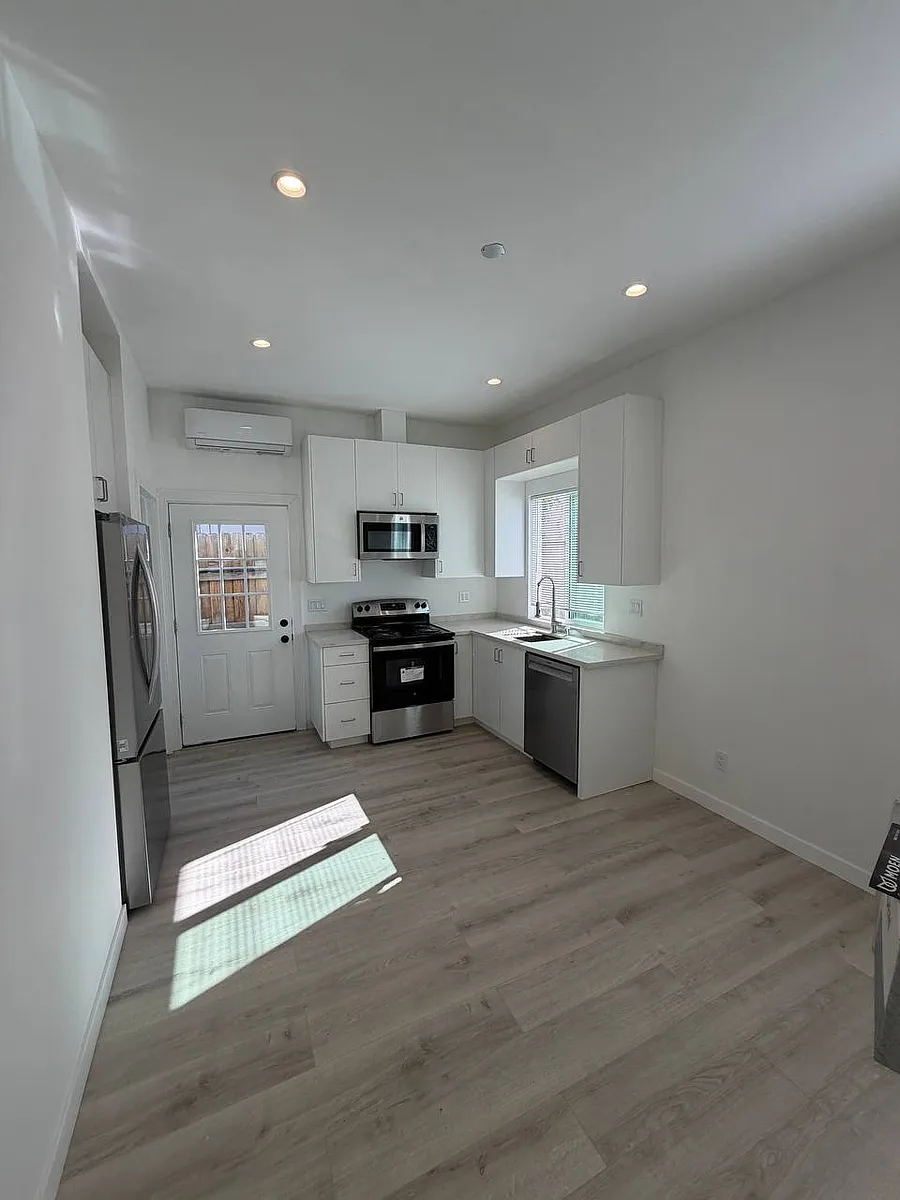 Building Photo - 5901 Texhoma Ave #1