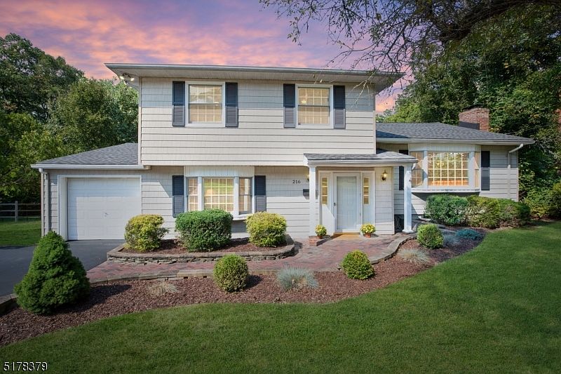 1st image of 216 Woodbine Cir