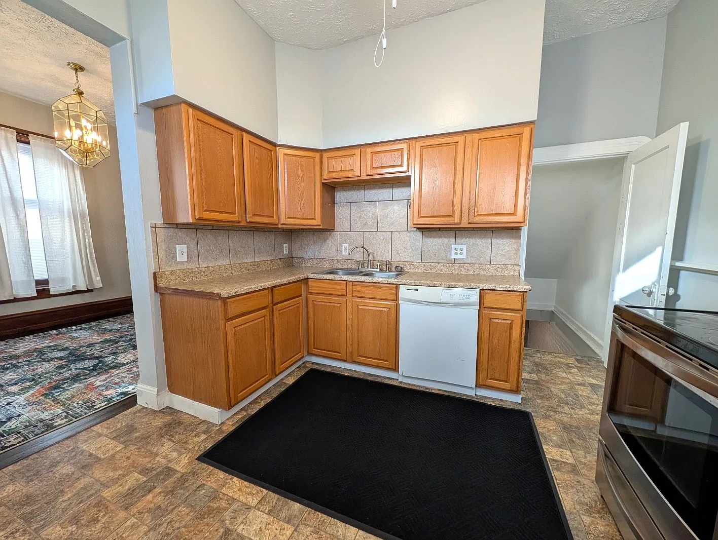 3 bed, 1575 sqft, $1,895 — Photo 2