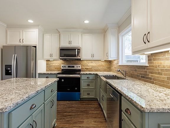 3rd image of 4875 Hammer Ln