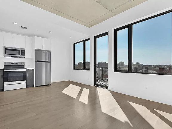 3rd image of 264 Pacific St APT 6E