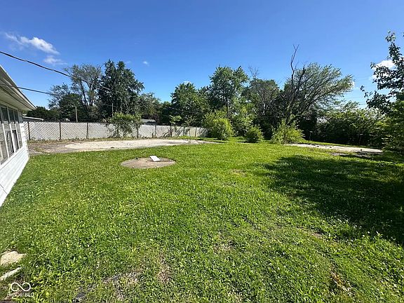 3rd image of 3155 N Roseway Dr