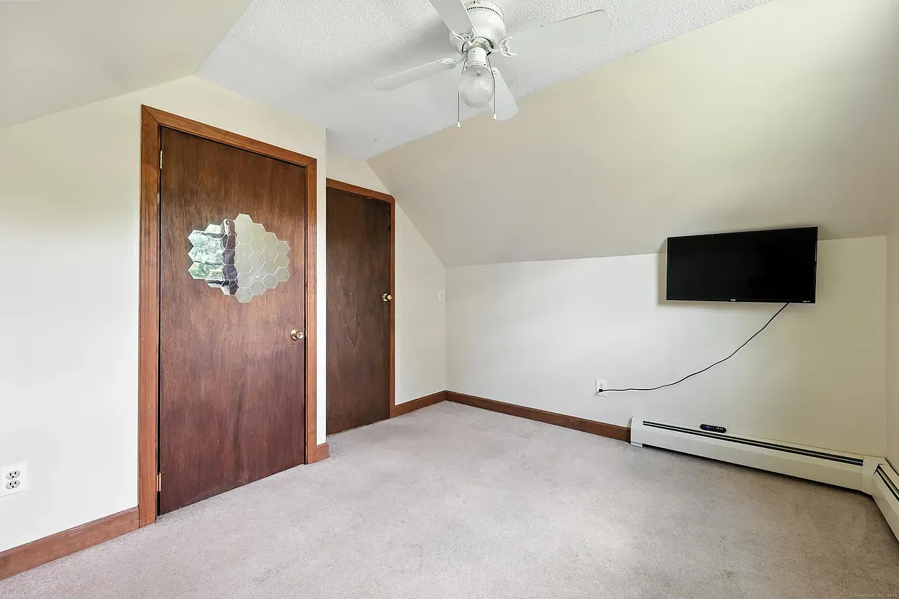 Hemlock Dr, Plainfield — Photo 3