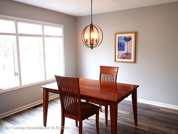 5th image of 604 White Pine Blvd