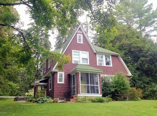 24 Pine St, Stockbridge, MA 01262